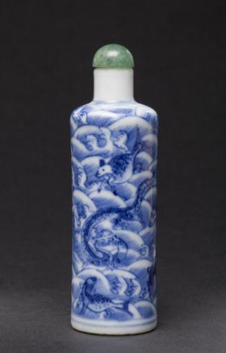 Snuff bottle with eight mythical beasts amid the ocean