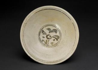 Dish with flower from the Longquan shipwreck