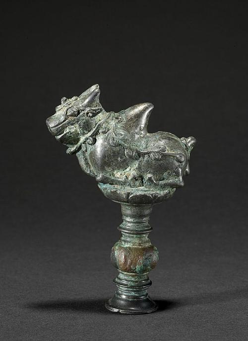 Bell handle with bull