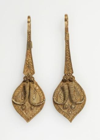 Pair of earrings