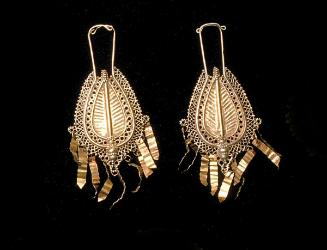 Pair of earrings