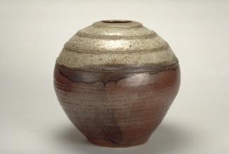 Round bulbous vase with rope design