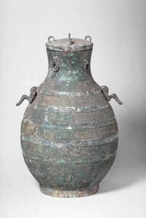 Ritual wine vessel with lid (hu), one of a pair