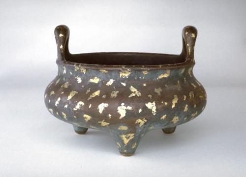 Tripod incense burner with Xuande mark