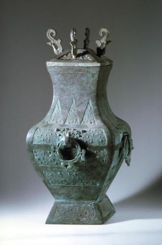 Ritual wine vessel with lid (fanghu)