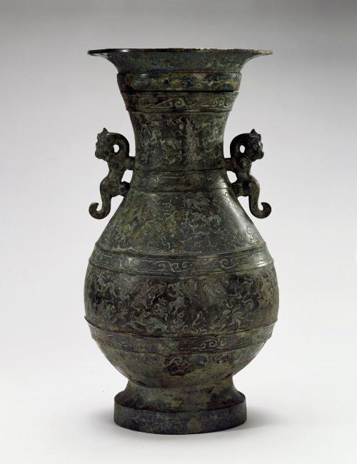 Ritual wine vessel with lid (hu)