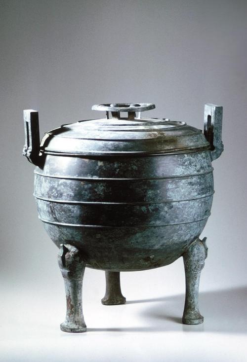 Ritual vessel (ding) with lid