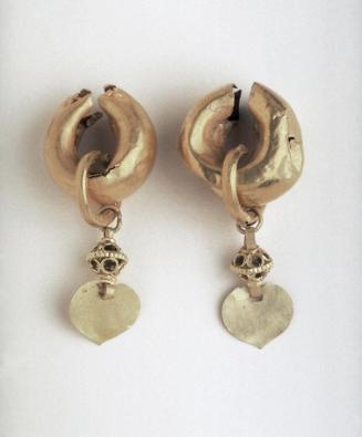 Pair of earrings