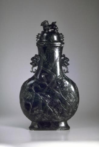 Lidded vase with a lion knob