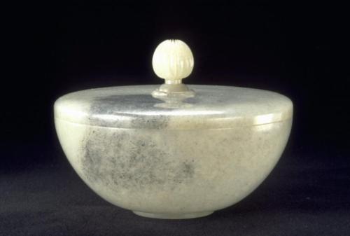 Lidded bowl with flower-shaped knob