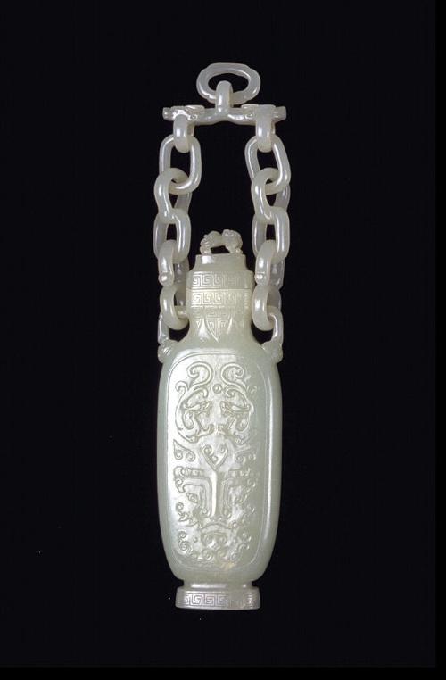 Lidded vase with loose-ring chain