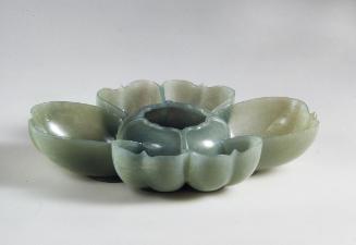 Bowl in the shape of a flower