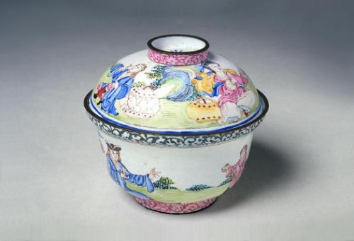 Covered bowl with Dutch scenes