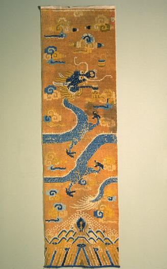 Pillar rug with dragon