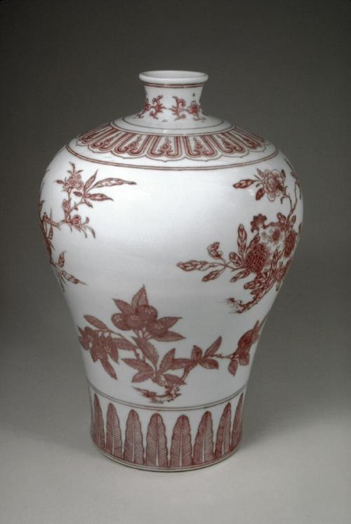 Lidded vase (meiping)