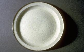 Plate with copper rim