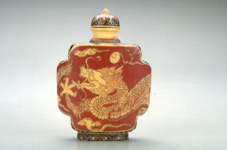 Snuff bottle with dragon