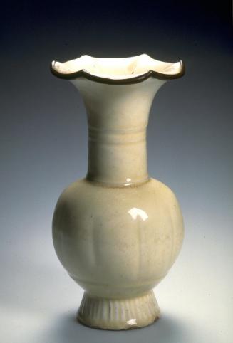 Bottle with melon-shaped body and six-lobed rim