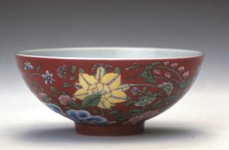 Bowl with design of flowers