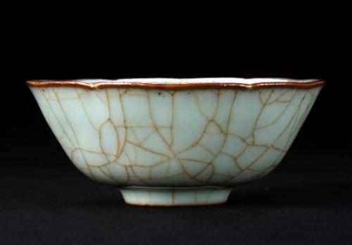 Bowl with greenish glaze after the Song-imperial style