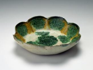 Saucer-dish with eight lobes