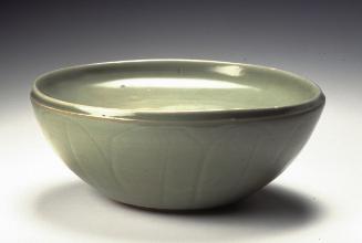 Bowl with shallow basin and hot-water receptacle