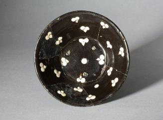 Bowl with scattered trefoils