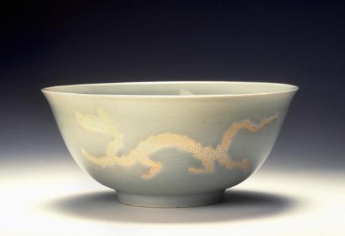 Bowl with dragons