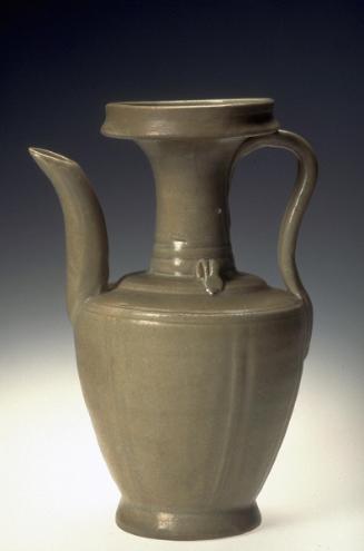 Ewer with dish-shaped mouth