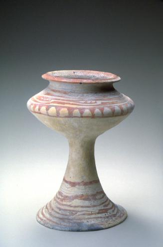 Vessel with pedestal foot