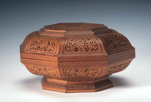 Octagonal box with double fish motif