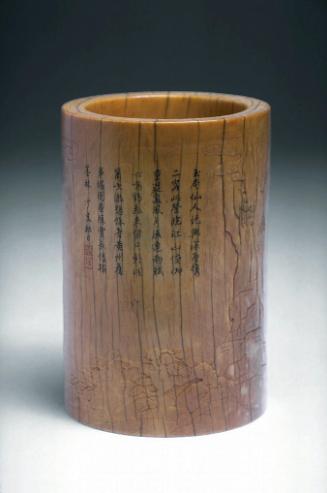 Cylindrical brush holder depicting the Red Cliff