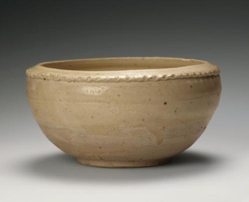 Bowl with garlanded mouth