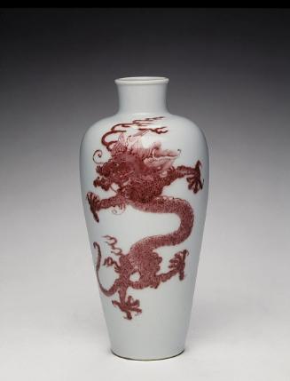 Vase with ascending dragons