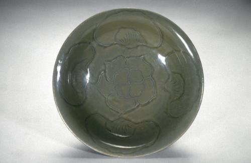 Bowl with incised flowers