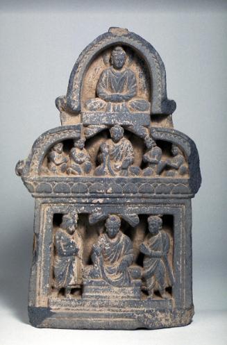 False dormer with seated Buddhas and worshippers