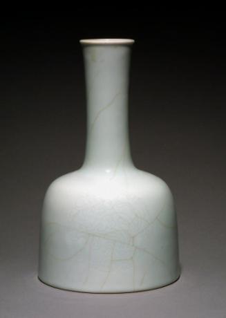 Vase in the shape of a fulling block