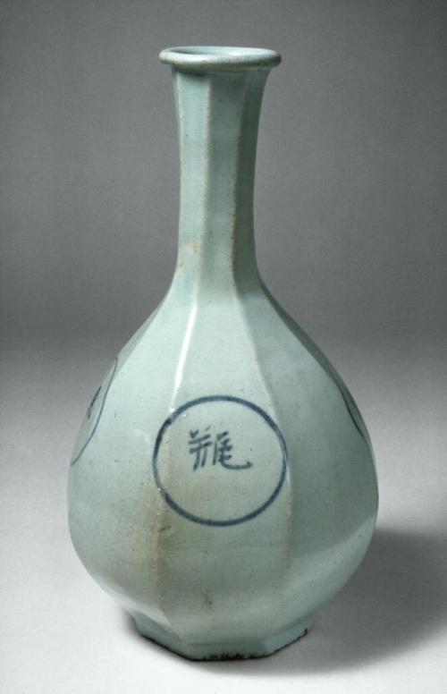 Ritual bottle with four characters