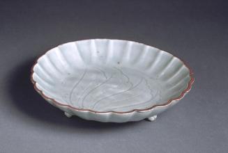 Footed dish with lobed rim and leaf decoration