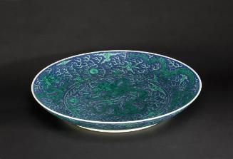 Bowl with decoration of dragons and clouds