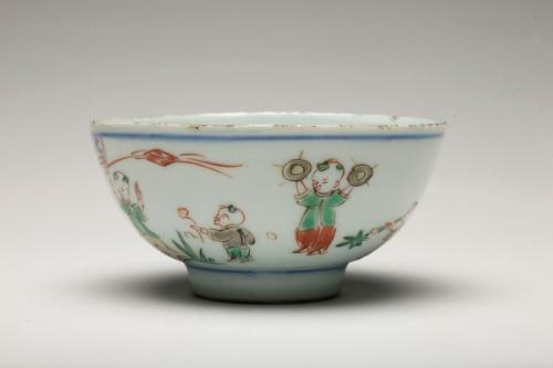 Small footed bowl