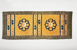 Kneeling mat with lotus medallion