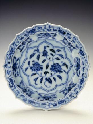 Plate with eight-foliate rim