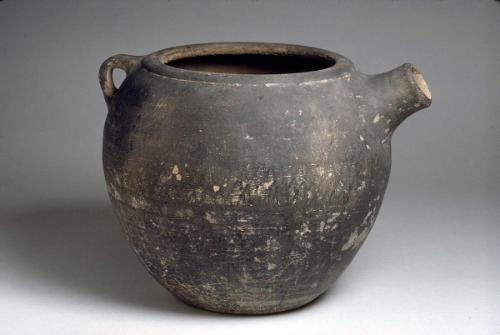 Large spouted vessel