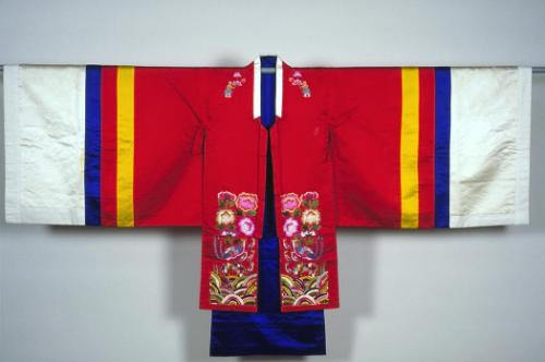 Bridal robe (hwalot)