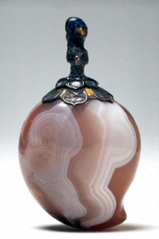 Snuff bottle in the shape of a peach