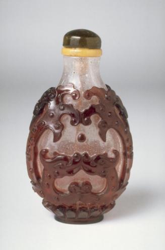 Snuff bottle with young dragons