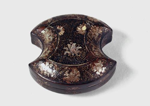 Ingot-shaped incense box with floral design