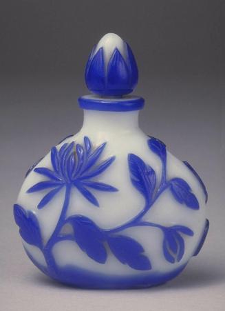 Snuff bottle decorated with chrysanthemum and begonia