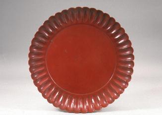 Round dish with chrysanthemum border